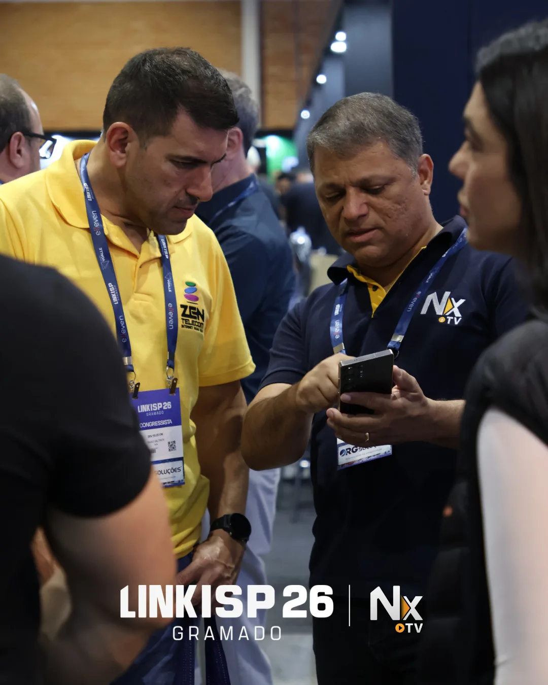 Demonstração de solução da NXTV para visitante no evento